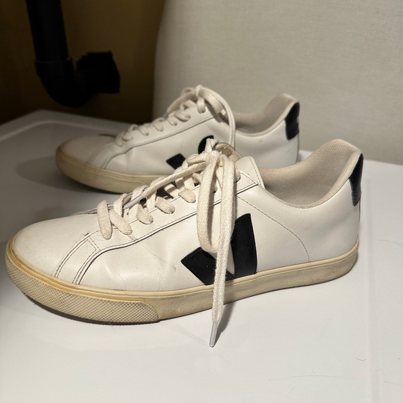 Veja Women's Esplar Leather Sneakers - Picture 6 of 9